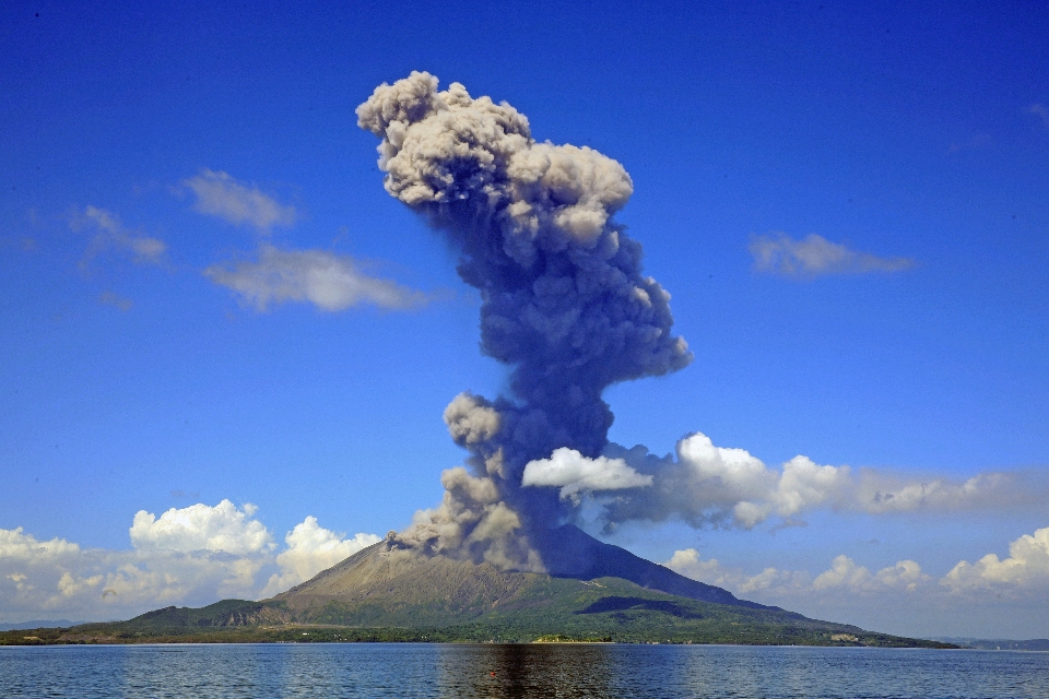 バヌアツの法則、8月20日の富士山噴火